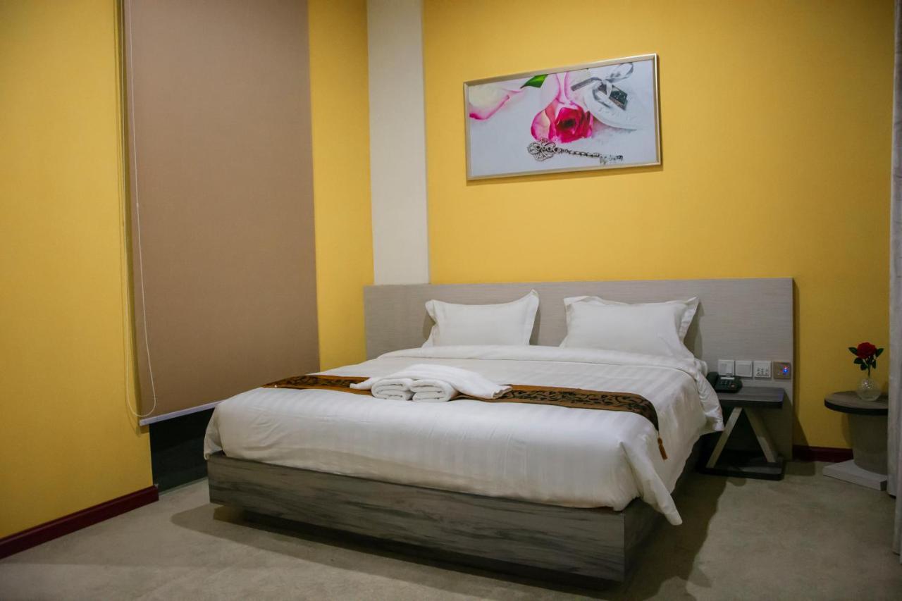Green Rose Hotel Batam Екстер'єр фото