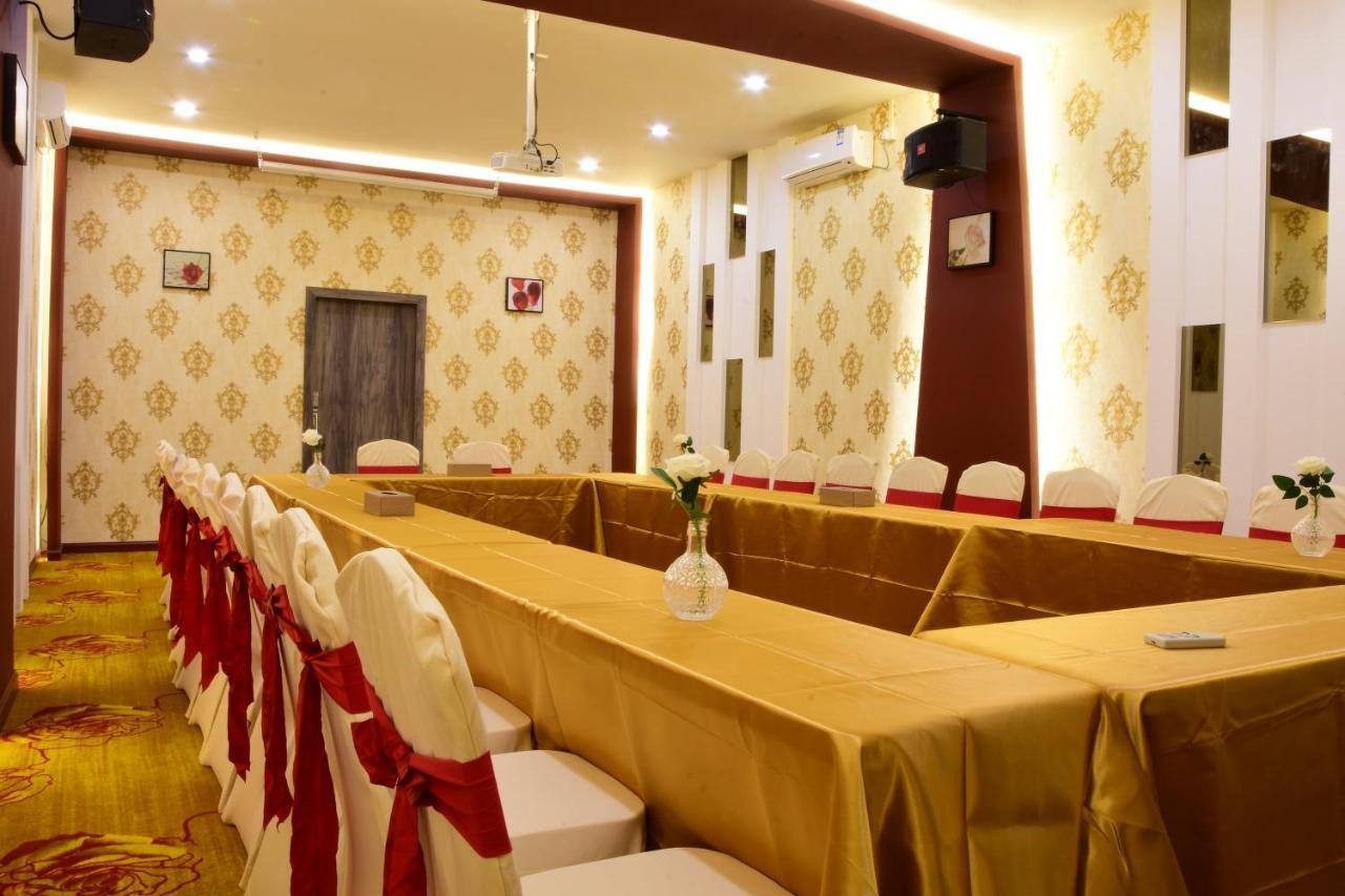 Green Rose Hotel Batam Екстер'єр фото
